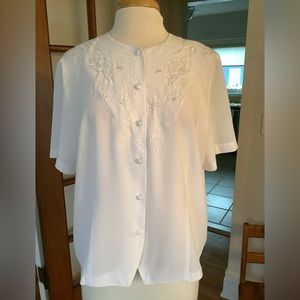 BNWOT Lisa Joseph lovely detailed SS white blouse